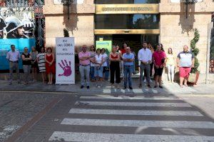 Sagunto guarda un minuto de silencio en señal de condena y repulsa por el presunto asesinato machista ocurrido en Elche