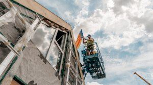 Un estudiant de Museros participa en el desenvolupament d’una barraca sostenible