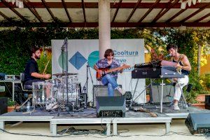 El grupo valenciano Polock actúa en los jardines de L’Hort de Sendra de Mislata