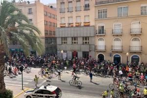 Unos 2.000 ciclistas de montaña defienden su compromiso y respeto con el medio natural en una manifestación en Elche