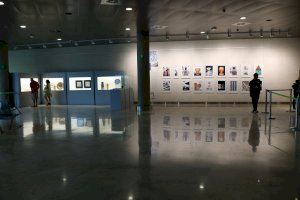 El Aeropuerto de Manises acoge una exposición  de artesanía cerámica manisera