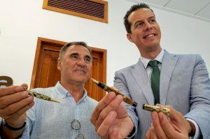 Elda amplía su patrimonio histórico y cultural con una pluma estilográfica de 1932 que utilizó Manuel Azaña