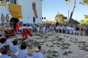 Centenars de persones acudeixen a la celebració de la festivitat dels Benissants de la Pedra