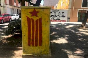 Cs denuncia las pinturas de las BAF de Castelló en la plaza Isabel la Católica y exige al Fadrell su limpieza de inmediato - (foto 3) Cs denuncia las pinturas de las BAF de Castelló en la plaza Isabel la Católica y exige al Fadrell su limpieza de inmediato - (foto 3)