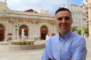 Cs denuncia las pinturas de las BAF de Castelló en la plaza Isabel la Católica y exige al Fadrell su limpieza de inmediato - (foto 4) Cs denuncia las pinturas de las BAF de Castelló en la plaza Isabel la Católica y exige al Fadrell su limpieza de inmediato - (foto 4)