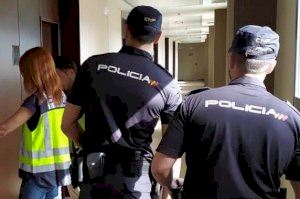 La Policía Nacional detiene a un hombre que estaba con su expareja sobre la que tenía una orden de alejamiento