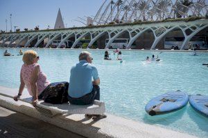 Las actividades de 'Waterballs', 'Waterbikes' y kayaks de la Ciutat de les Arts i les Ciències amplían su horario en agosto