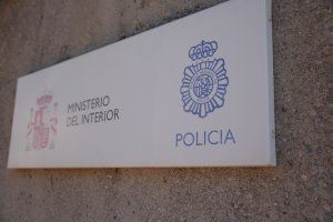 La Policía Nacional detiene a tres jóvenes por robo en interior de vehículos