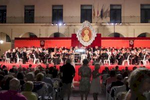 La Plaza del Ayuntamiento acoge la 107 edición de la Alborada en honor a la Virgen del Remedio - (foto 3) La Plaza del Ayuntamiento acoge la 107 edición de la Alborada en honor a la Virgen del Remedio - (foto 3)