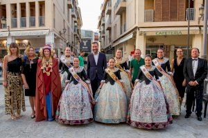 Alrededor de un millar de personas se reúnen en la plaza del Congreso Eucarístico para conmemorar el 122 aniversario del descubrimiento de la Dama de Elche