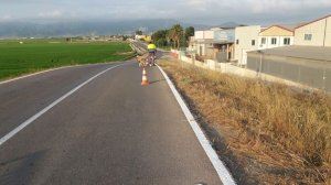 Sueca renova la senyalització viària en el pont de la partida Heretat