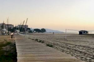 Benicàssim renueva las pasarelas de la playa