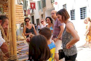 Los miles de visitantes de la Feria Medieval dinamizan  el sector turístico y comercial de Onda durante el fin de semana