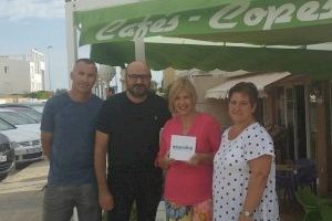 Ecovidre fa entrega d'un Pack experiència a l'establiment La Duna pel seu compromís amb el reciclatge de vidre