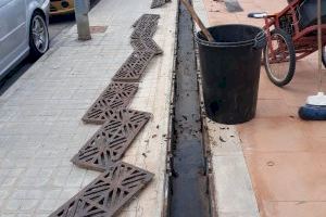 Alfafar realiza una limpieza de los imbornales por todo el municipio