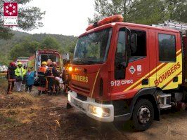 Rescaten a una dona que va quedar atrapada amb el seu cotxe en un accident a L'Alcora - (foto 2) Rescaten a una dona que va quedar atrapada amb el seu cotxe en un accident a L'Alcora - (foto 2)