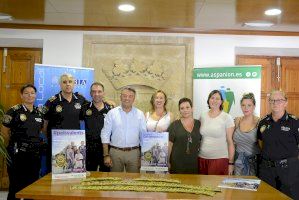 La Policía de Xàbia se suma a la campaña “Escudos Solidarios” para recaudar fondos para la lucha contra el cáncer infantil