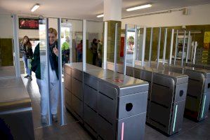 La Generalitat ha conseguido reducir en un 8% el fraude del metro en Paiporta con el nuevo control de acceso automático de personas viajeras