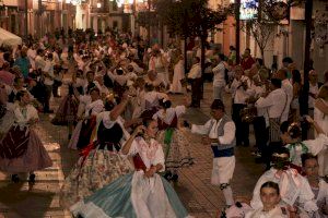 El "Grup L´Olivar", danza en la calle - (foto 3) El "Grup L´Olivar", danza en la calle - (foto 3)