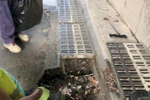 Paterna refuerza la limpieza de pluviales ante el riesgo de tormentas por la gota fría