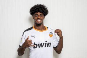 Thierry Correia: “Venir a un club como el Valencia CF es un sueño para cualquier jugador”