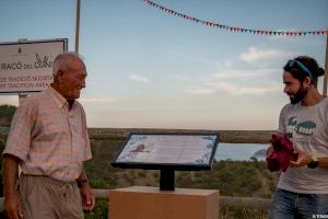 El ‘Proyecto Racò del Conill Nudista’ homenajeó a Antonio Torralbo por su labor y cuidado de la cala durante décadas