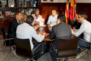 Acuerdo del Gobierno Municipal con los representantes empresariales para impulsar las energías limpias a nuestras industrias - (foto 3)