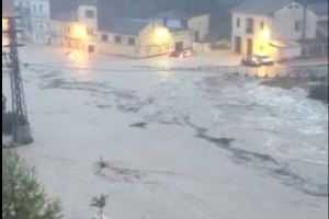 Desbordado el río Clariano en Ontinyent tras las lluvias de más de 240 l/m2