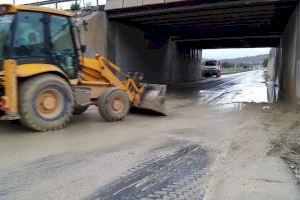 Retiran más de ocho toneladas de barro en la ciudad de Alicante por el temporal