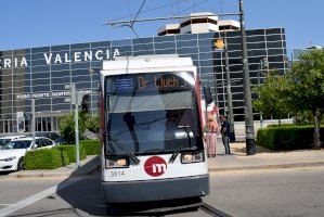 La Generalitat facilita el transporte en tranvía a Feria Valencia para acudir al certamen Hábitat