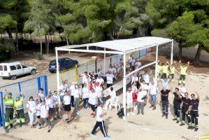 Decenas de voluntarios recorren y limpian el entorno natural del Guillermo Amor en el ‘Clean up the World’