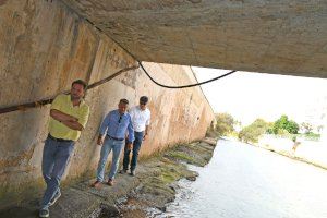 El pont de Triana es reobri al pas de vianants després d'una inspecció tècnica - (foto 2)