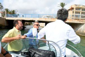 El pont de Triana es reobri al pas de vianants després d'una inspecció tècnica - (foto 3)