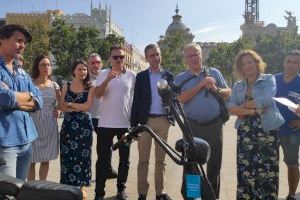 Arcadi España visita la Fira de la Mobilitat Sostenible de València