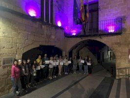 Cabanes se ilumina violeta contra la violencia machista