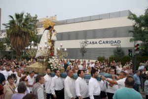 La imagen peregrina de la Virgen de los Desamparados inicia su visita a la parroquia de San Roque de Benicalap