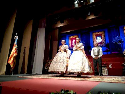 Manises dóna la benvinguda a les seues Falleres Majors 2020