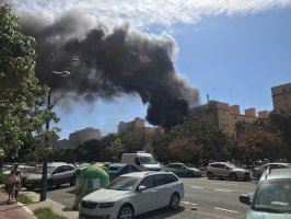 Es crema un autobús de l'EMT en l'avinguda Blasco Ibáñez de València - (foto 3)
