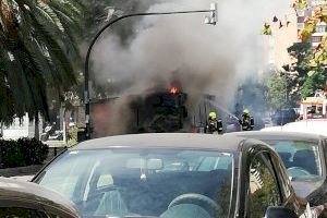 Es crema un autobús de l'EMT en l'avinguda Blasco Ibáñez de València - (foto 2)