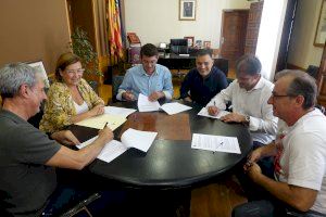 L’Ajuntament i els clubs de futbol d’Ontinyent signen el conveni de cessió d'ús de l'estadi El Clariano