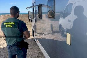 Detenidas cuatro personas por robar en una veintena de caravanas en El Saler