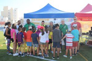 Atletas del Playas de Castelló participan en la semana del deporte para escolares de Burriana