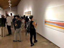 El E CA de Riba-roja de Túria presenta el catálogo de la exposición “Sonoridad interna. Mundos paralelos en las pinturas de María Aranguren” - (foto 4)