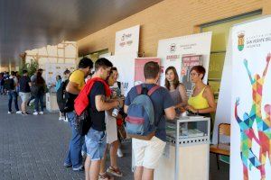 Juventud participa en la Feria de Bienvenida de la UA