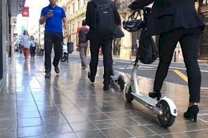 València multa a quasi 400 conductors de patinets en la primera setmana de sancions