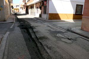 Comencen els treballs del pla anual de repavimentacions als carrers de la Pau i Felip II - (foto 2) Comencen els treballs del pla anual de repavimentacions als carrers de la Pau i Felip II - (foto 2)