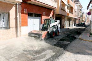 Comencen els treballs del pla anual de repavimentacions als carrers de la Pau i Felip II - (foto 4) Comencen els treballs del pla anual de repavimentacions als carrers de la Pau i Felip II - (foto 4)