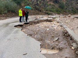 Gaspar firma 1,2 millones en ayudas de emergencia para reparar las carreteras dañadas por la DANA