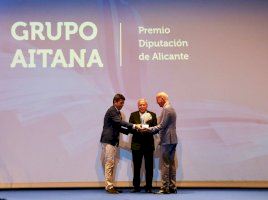 Carlos Mazón entrega al Grupo Aitana de Calp el ‘Premio Diputación de Alicante’ de AEFA