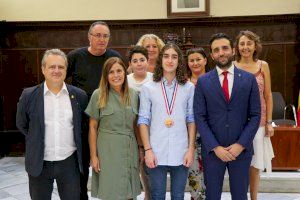 El Ayuntamiento de Sagunto recibe al ganador de la X Olimpiada de Geología de Valencia, Ramón Margarit